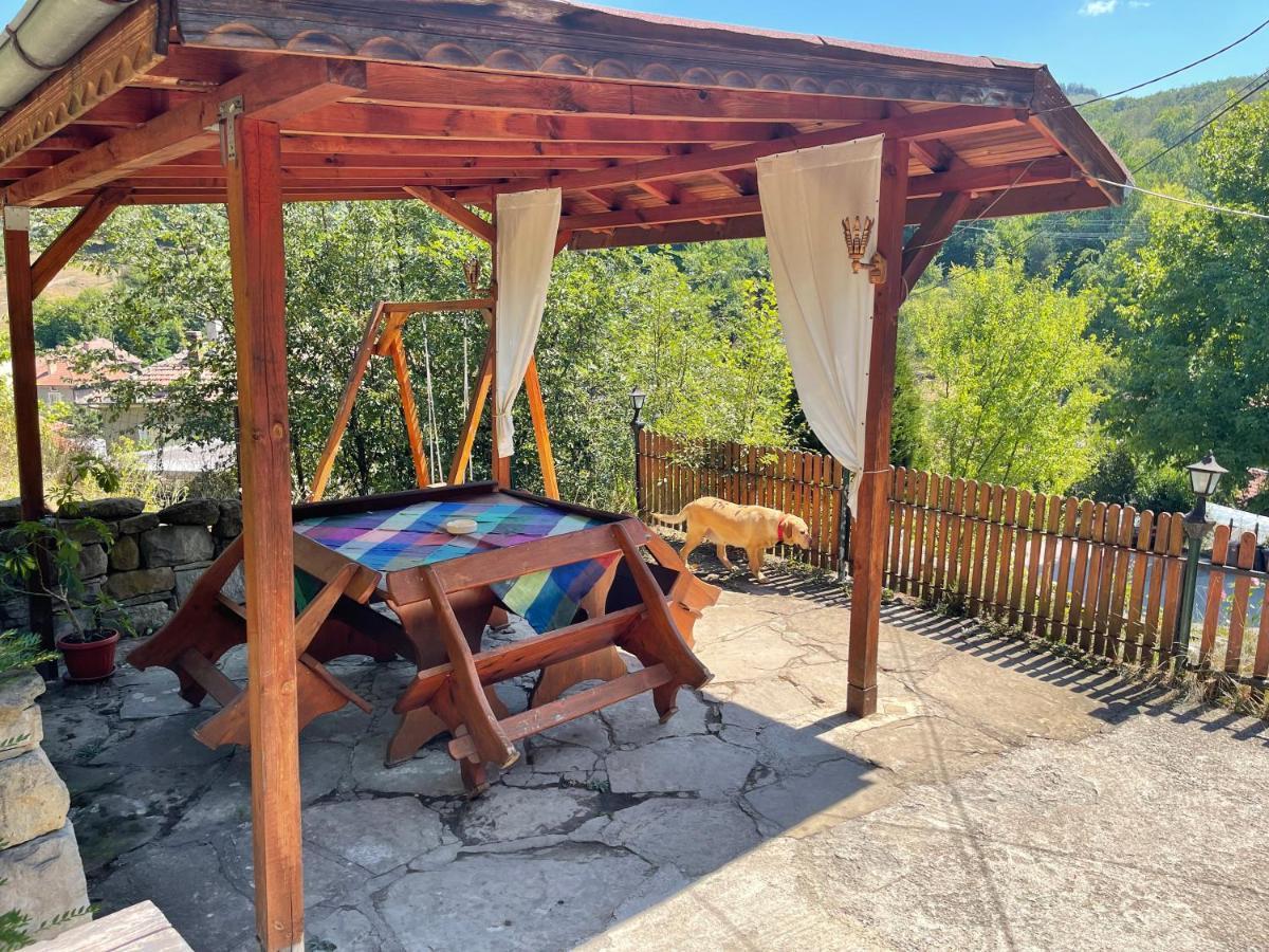 Sun House Ξενοδοχείο Τριάβνα Εξωτερικό φωτογραφία